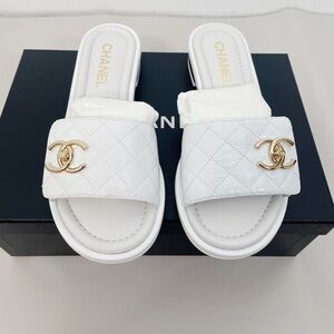 New Chanel 23P Patent Leather CC Turnlock Slides Sandal